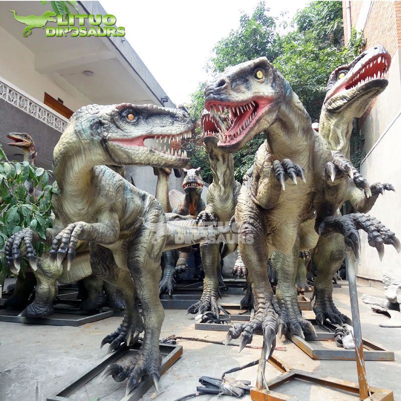 Life Size Robot Dinosaur Deinonychus (2)(001)