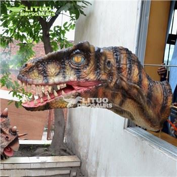 Tête de dinosaure mécanique