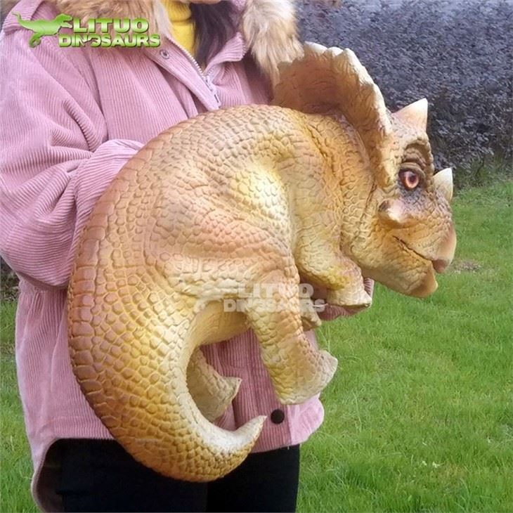 2Realistic Dinosaur Triceratops Puppet(001)